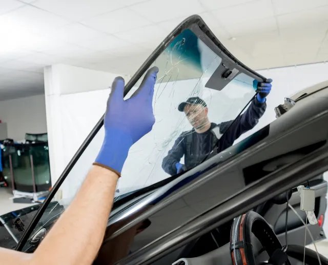 Windshield Repair Glendale CA - Professional Auto Replacement and Repair Services with Sherman Oaks Mobile Auto Glass